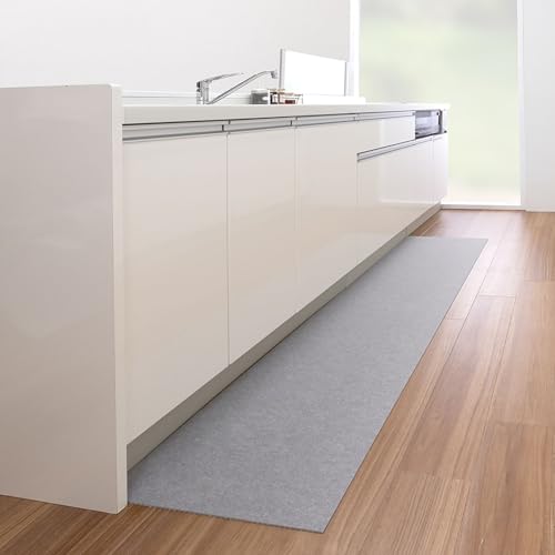 グレー 45×180cm 【ずれない吸着タイプ】システムキッチンに適している1枚で敷けるキッチンマット。掃除機をかけても吸い上がらない吸着力です。 【表面生地】フラットタイプ・フェルトのような表面 【