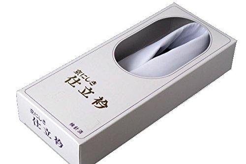 簡単・便利な仕立て衿。うそつき衿。 仕立て衿 京にしき 素材 表地:ポリエステル100% 裏地:ポリエステル65% 綿35% 芯地使用 日本製 *特徴* 縫い付ける必要がありません。 簡単に取替えが出